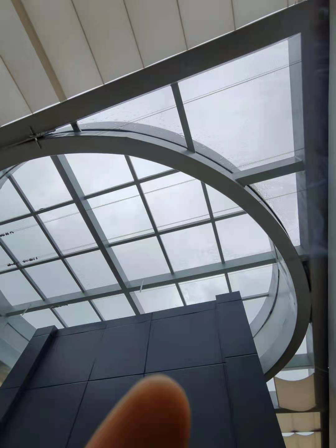 界龙商业街玻璃钢结构观光电梯项目